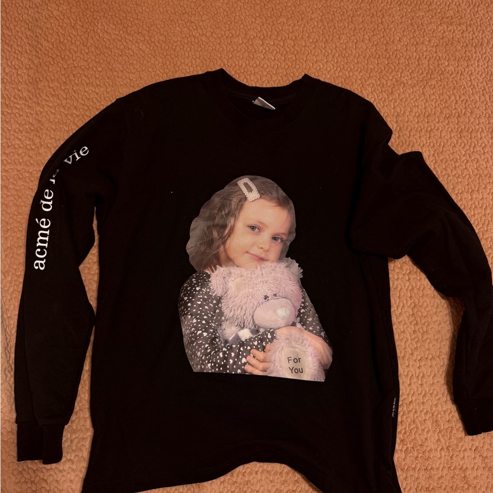 Black Graphic Sweatshirt